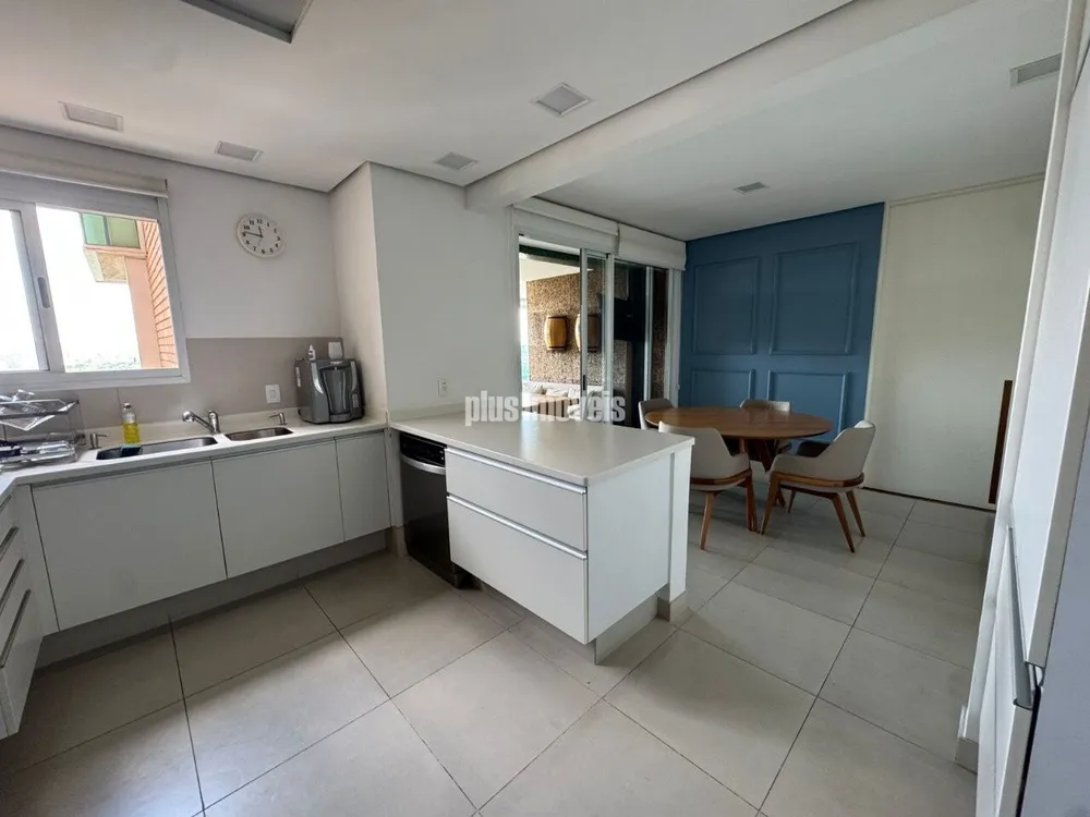 Apartamento, 3 quartos, 240 m² - Foto 1