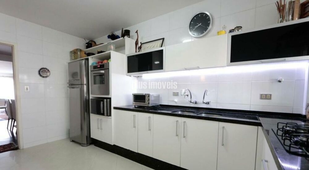 Apartamento à venda com 3 quartos, 212m² - Foto 5