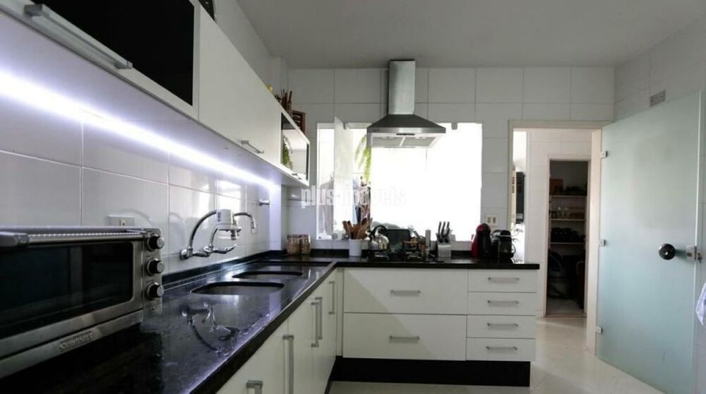 Apartamento à venda com 3 quartos, 212m² - Foto 4