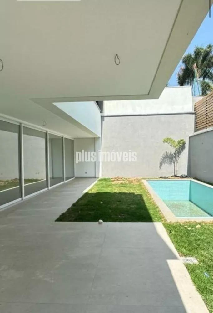 Casa de Condomínio à venda com 4 quartos, 214m² - Foto 1