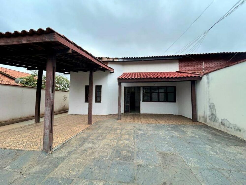 Casa à venda com 3 quartos, 400m² - Foto 1