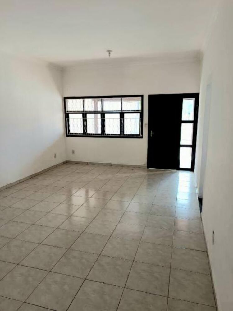 Casa à venda com 3 quartos, 400m² - Foto 3
