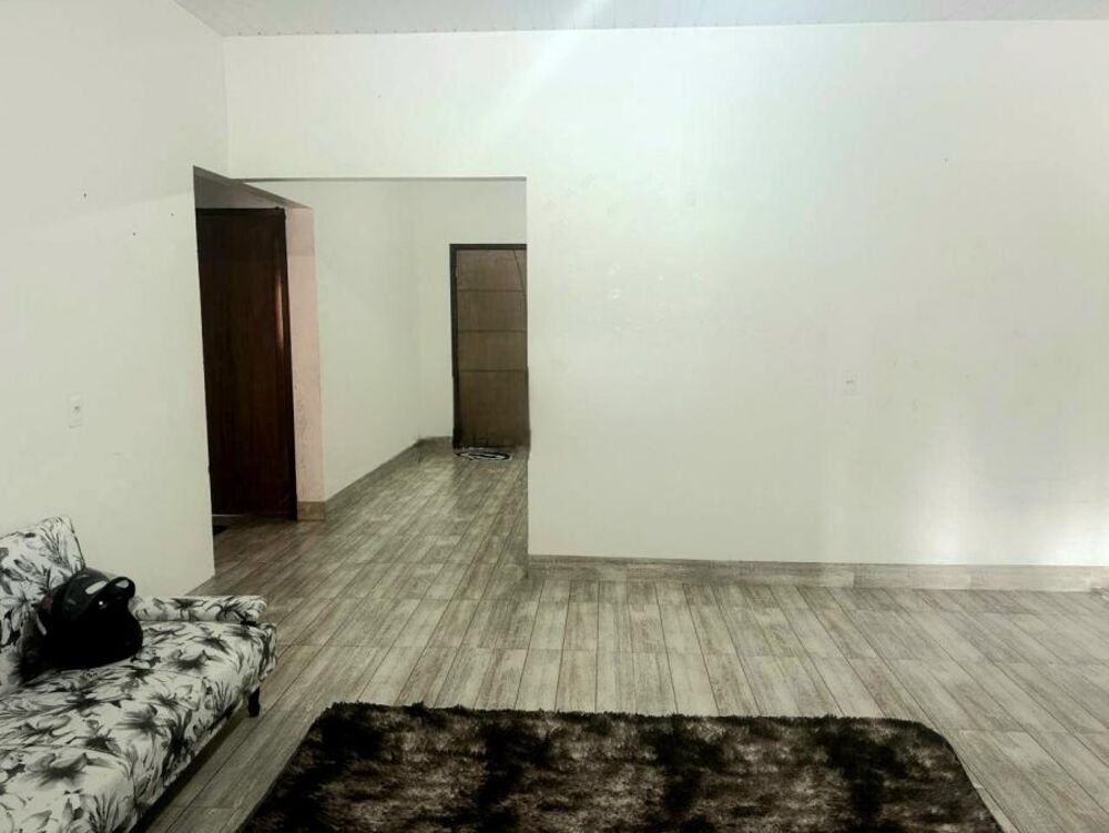 Casa à venda com 2 quartos, 200m² - Foto 1
