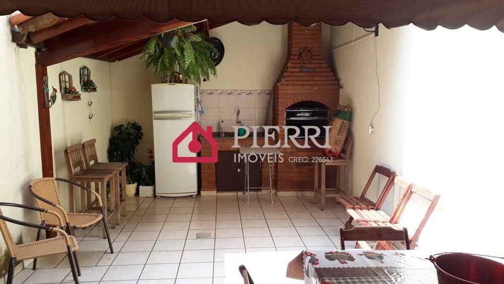 Casa à venda com 3 quartos, 131m² - Foto 1
