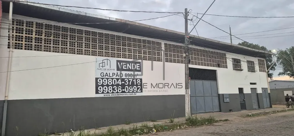 Depósito-Galpão, 696 m² - Foto 1