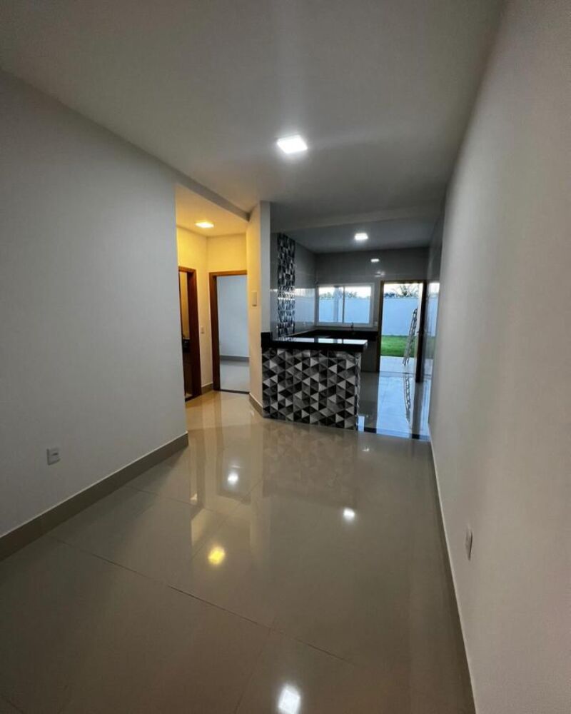 Casa à venda com 3 quartos, 225m² - Foto 1