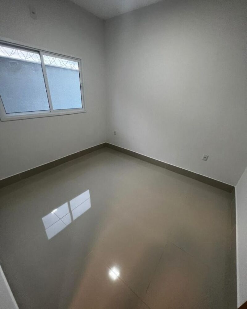 Casa à venda com 3 quartos, 225m² - Foto 2