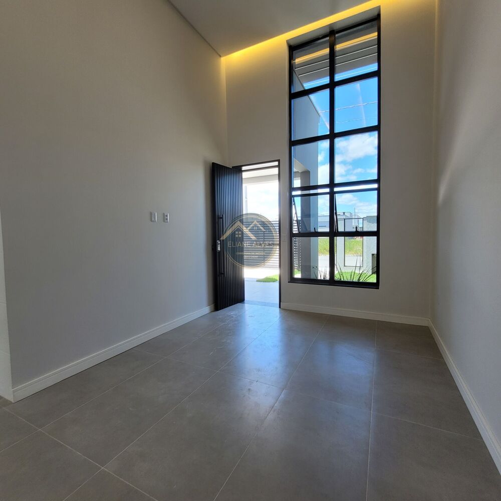 Casa à venda com 3 quartos, 100m² - Foto 2