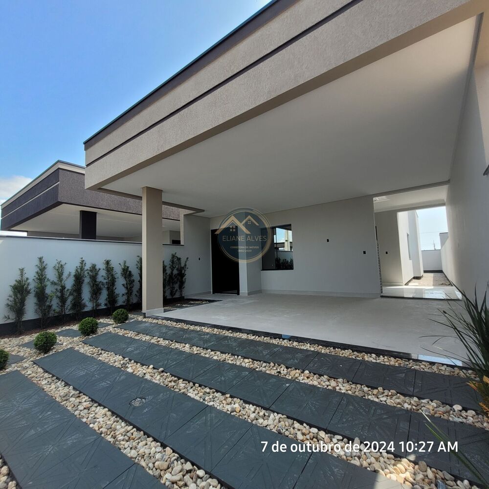 Casa à venda com 3 quartos, 107m² - Foto 1