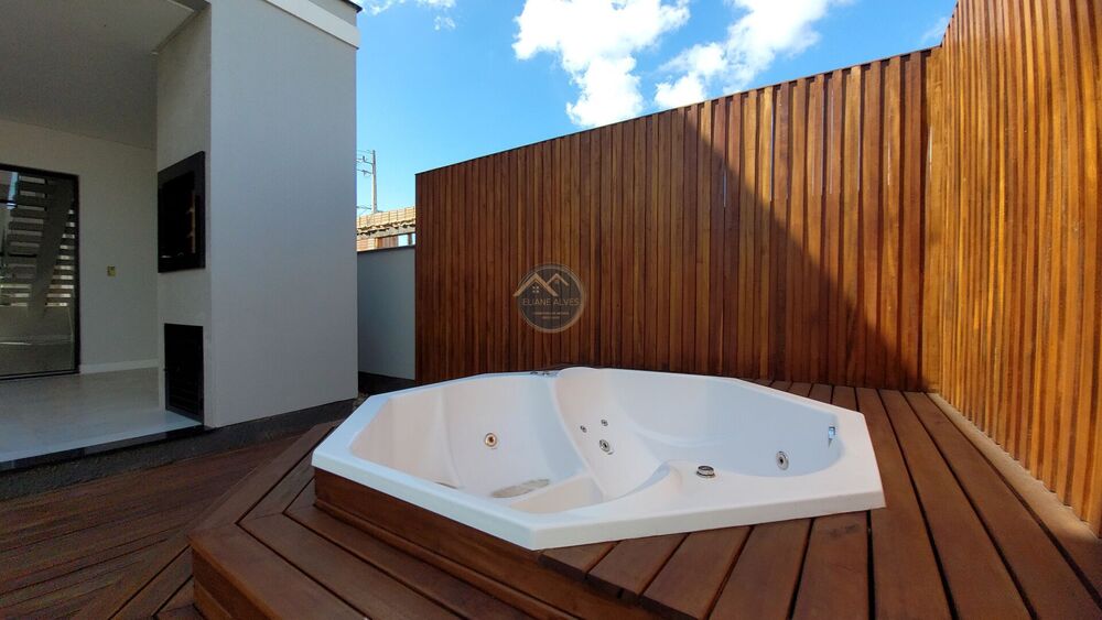 Casa à venda com 3 quartos, 182m² - Foto 1