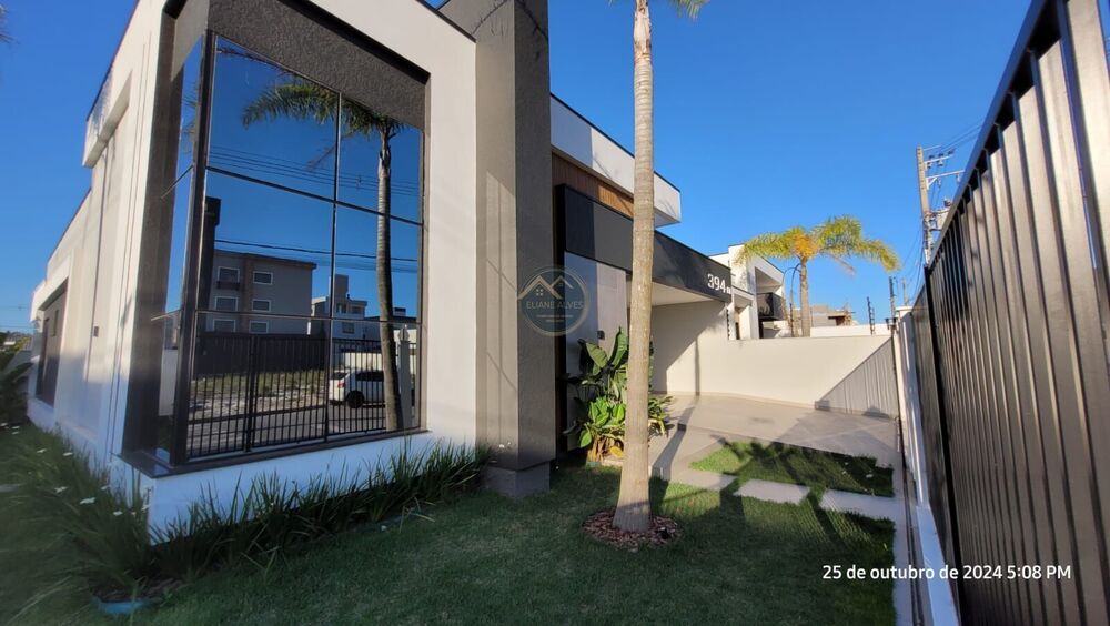 Casa à venda com 3 quartos, 130m² - Foto 1