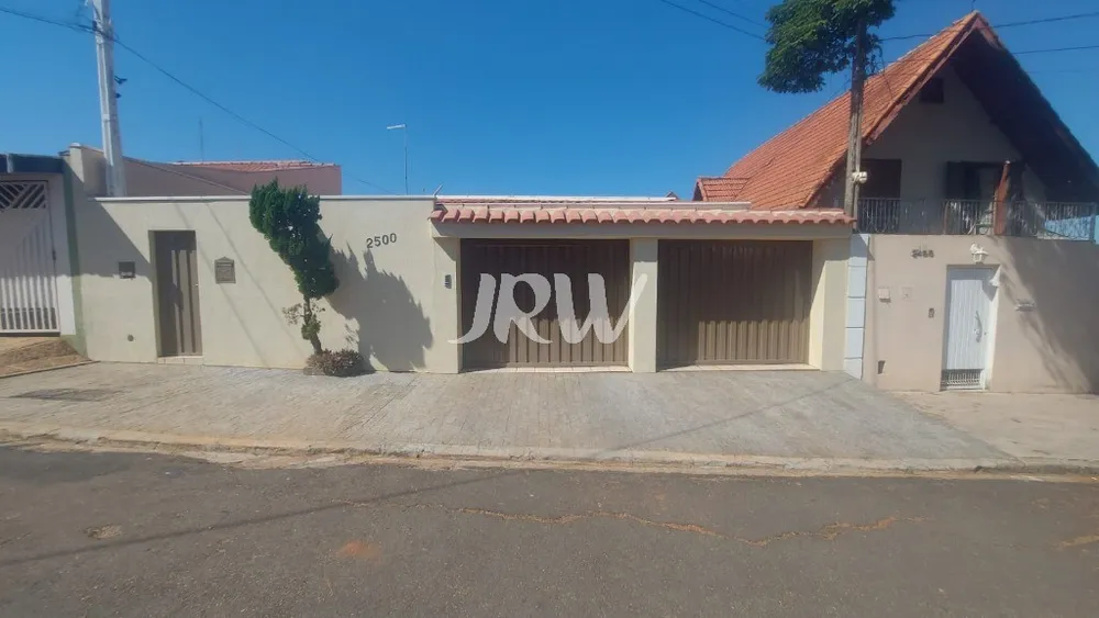 Casa, 3 quartos, 219 m² - Foto 2