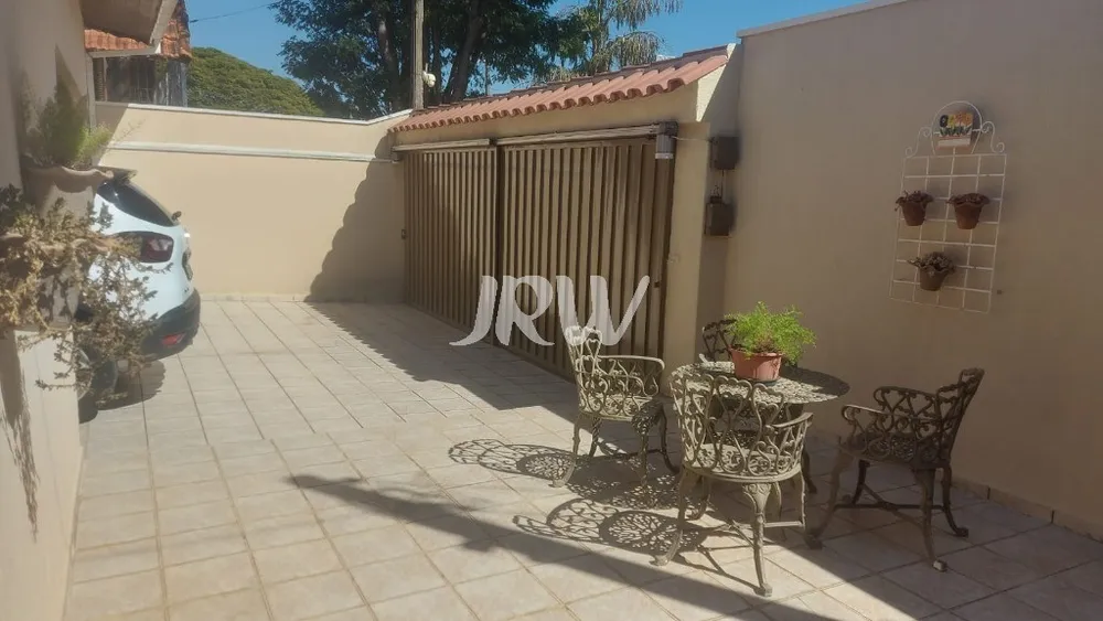 Casa, 3 quartos, 219 m² - Foto 1
