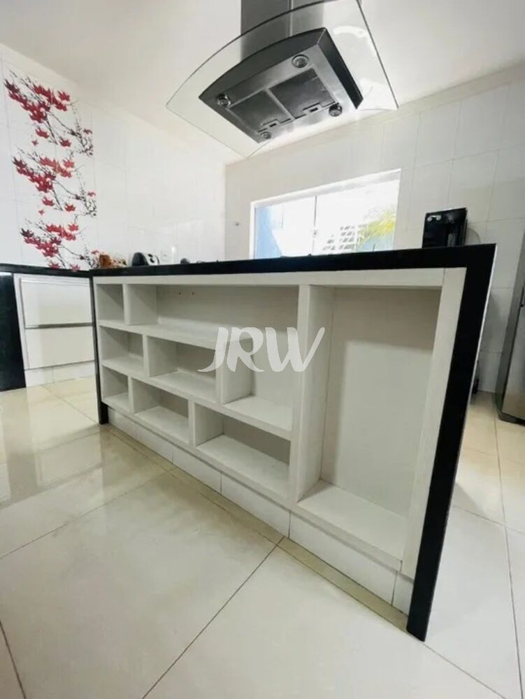 Sobrado à venda com 3 quartos, 250m² - Foto 1