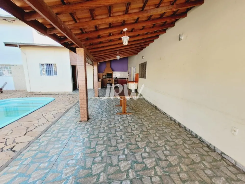 Chácara, 3 quartos, 1000 m² - Foto 1