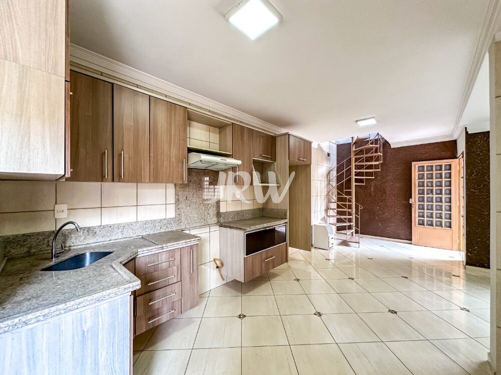 Casa à venda com 3 quartos, 200m² - Foto 2