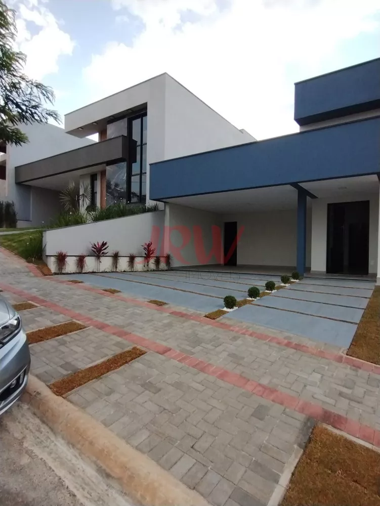 Casa de Condomínio à venda com 3 quartos, 300m² - Foto 1