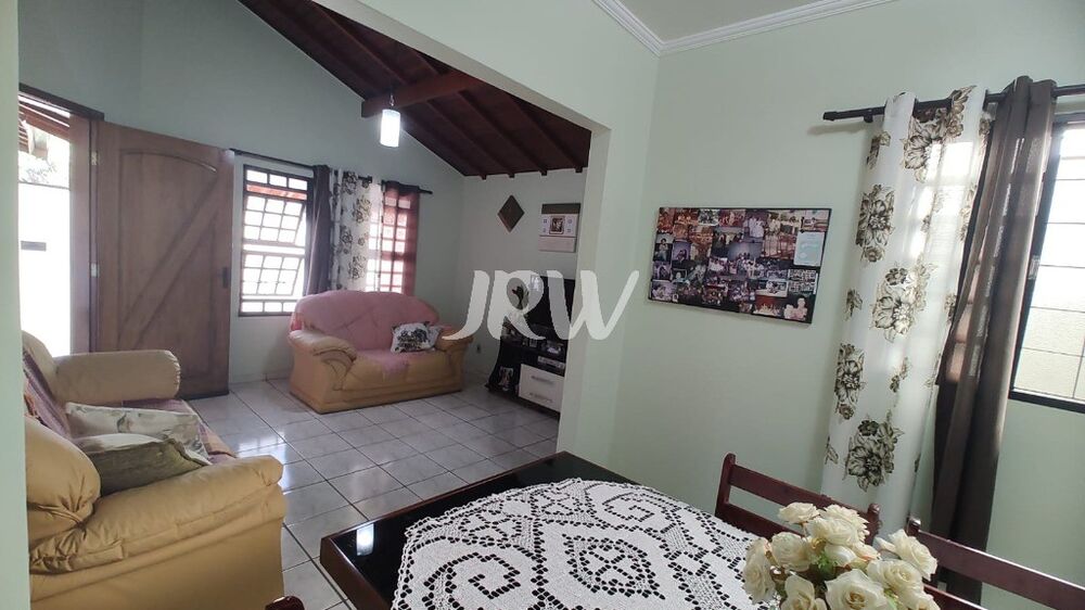 Casa à venda com 2 quartos, 103m² - Foto 1