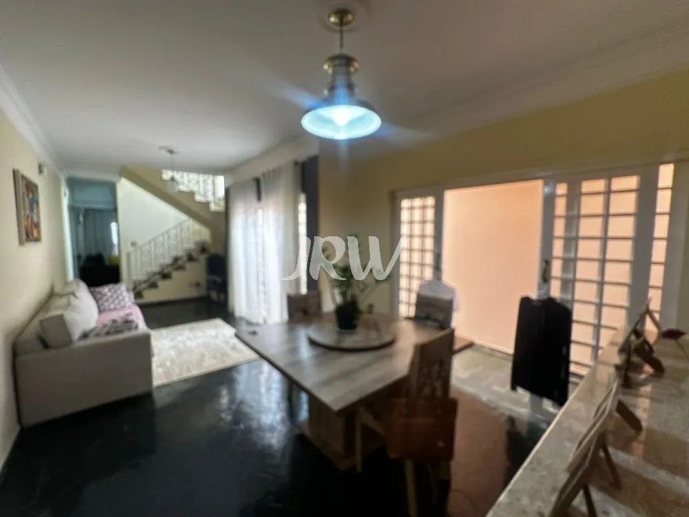 Casa, 4 quartos, 220 m² - Foto 1