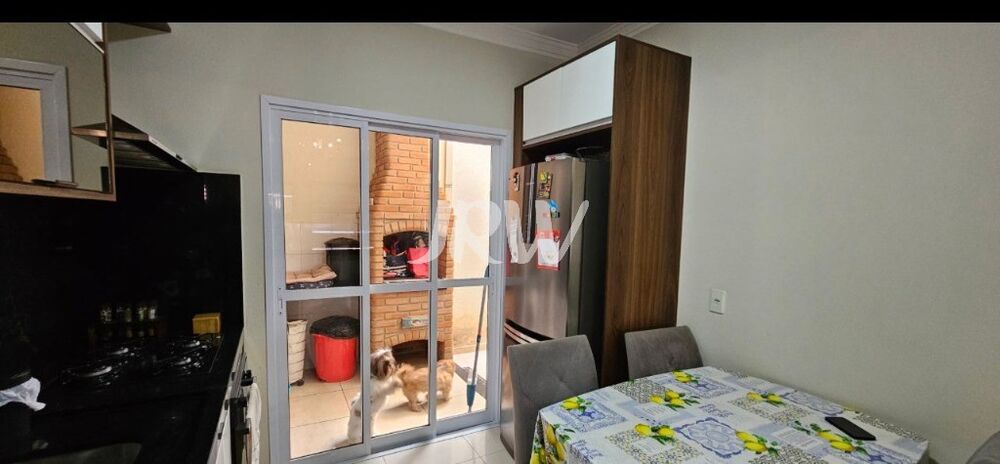 Casa à venda com 2 quartos, 84m² - Foto 2