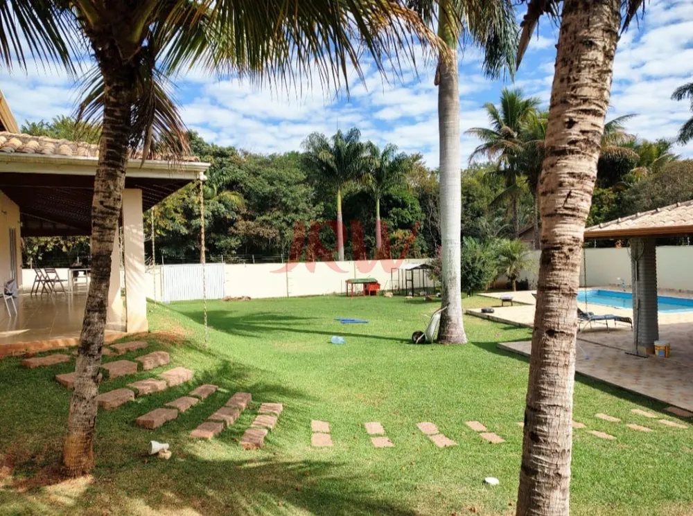 Chácara, 3 quartos, 1551 m² - Foto 1