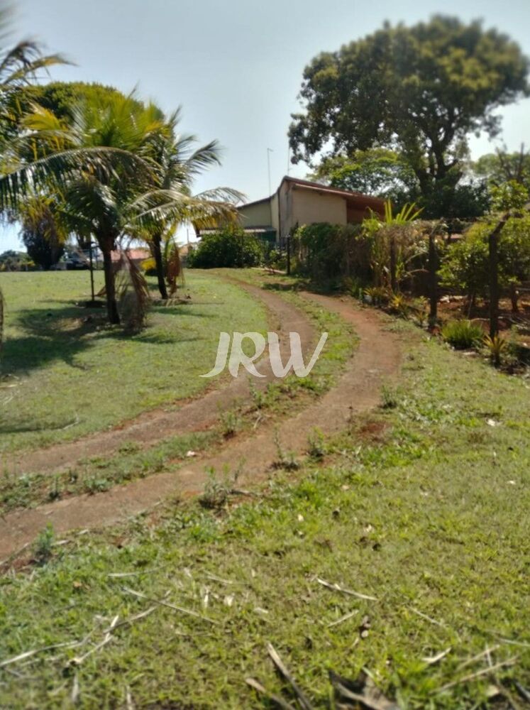 Chácara à venda com 2 quartos, 1070m² - Foto 1