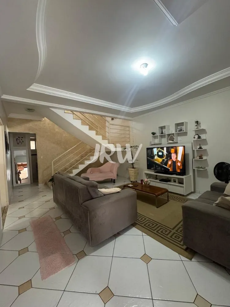 Casa, 3 quartos, 250 m² - Foto 1