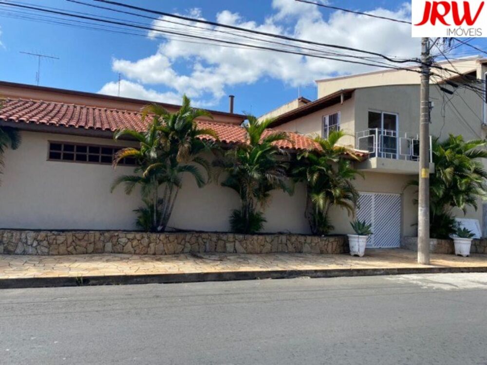 Sobrado à venda com 4 quartos, 449m² - Foto 1