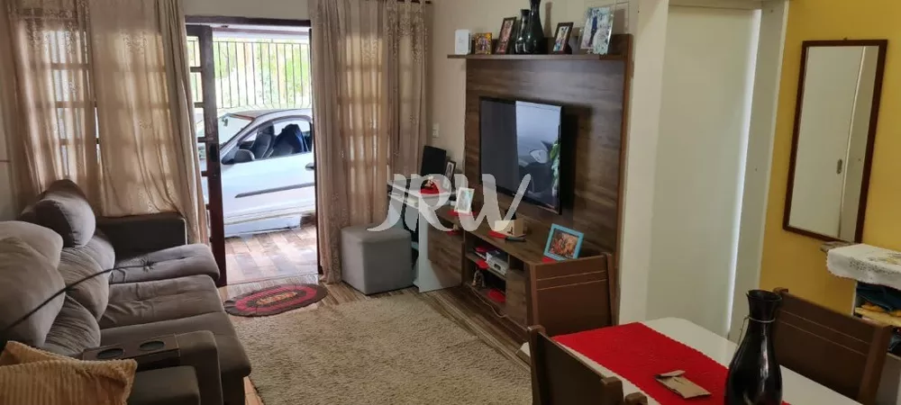 Casa à venda com 2 quartos, 200m² - Foto 2