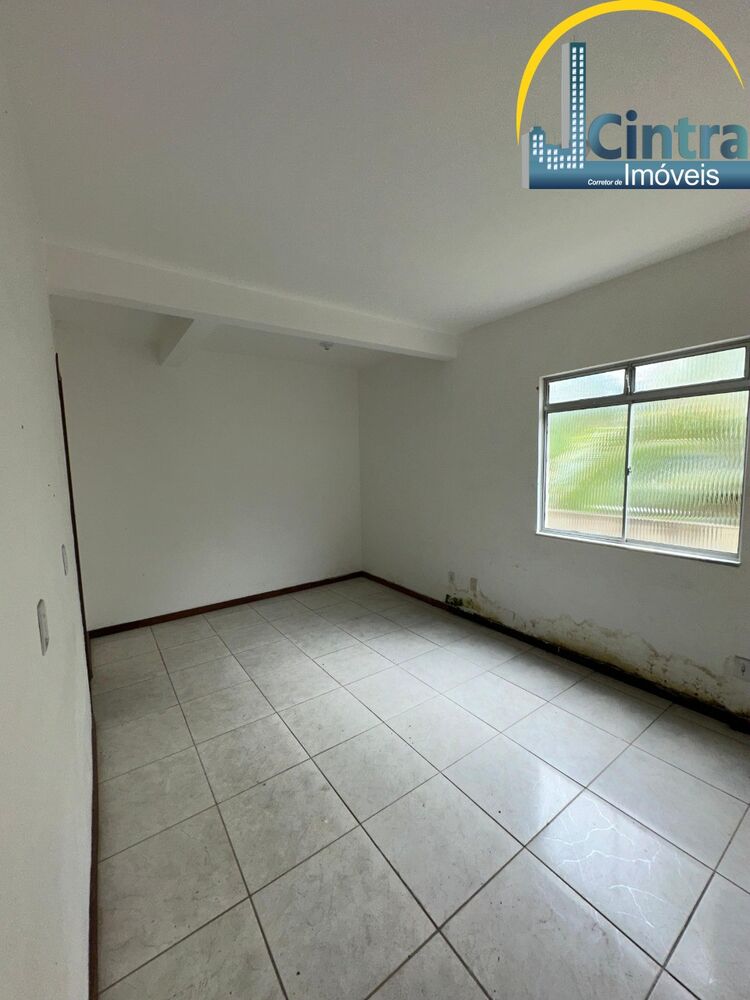 Casa à venda com 9 quartos, 400m² - Foto 2