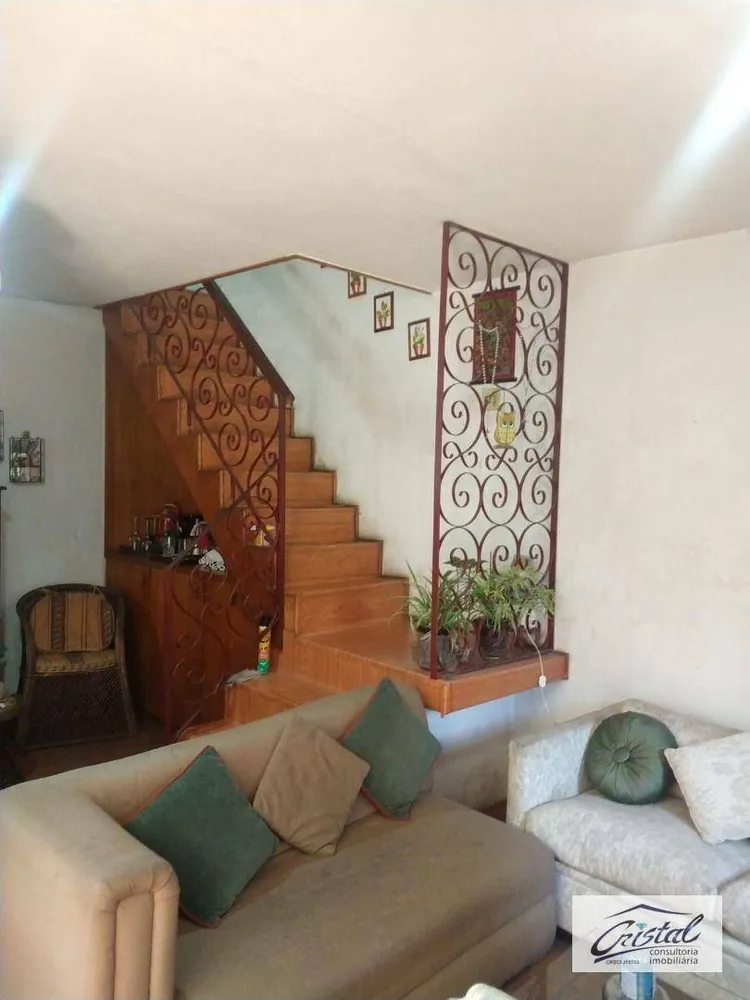 Casa, 6 quartos, 210 m² - Foto 1