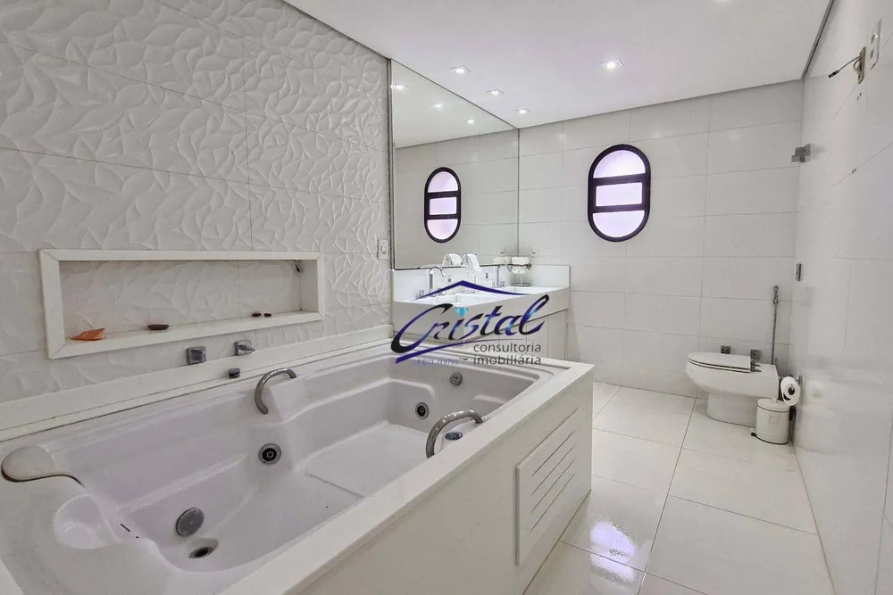 Apartamento, 3 quartos, 225 m² - Foto 1
