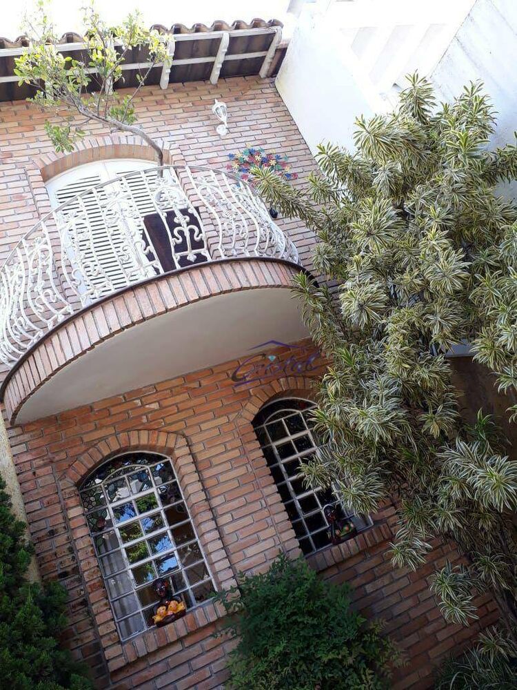 Casa à venda com 4 quartos, 170m² - Foto 1