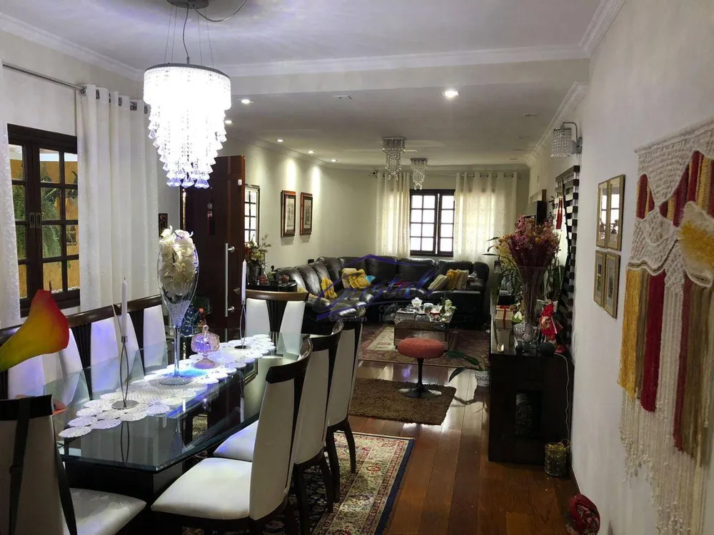 Casa, 3 quartos, 217 m² - Foto 1