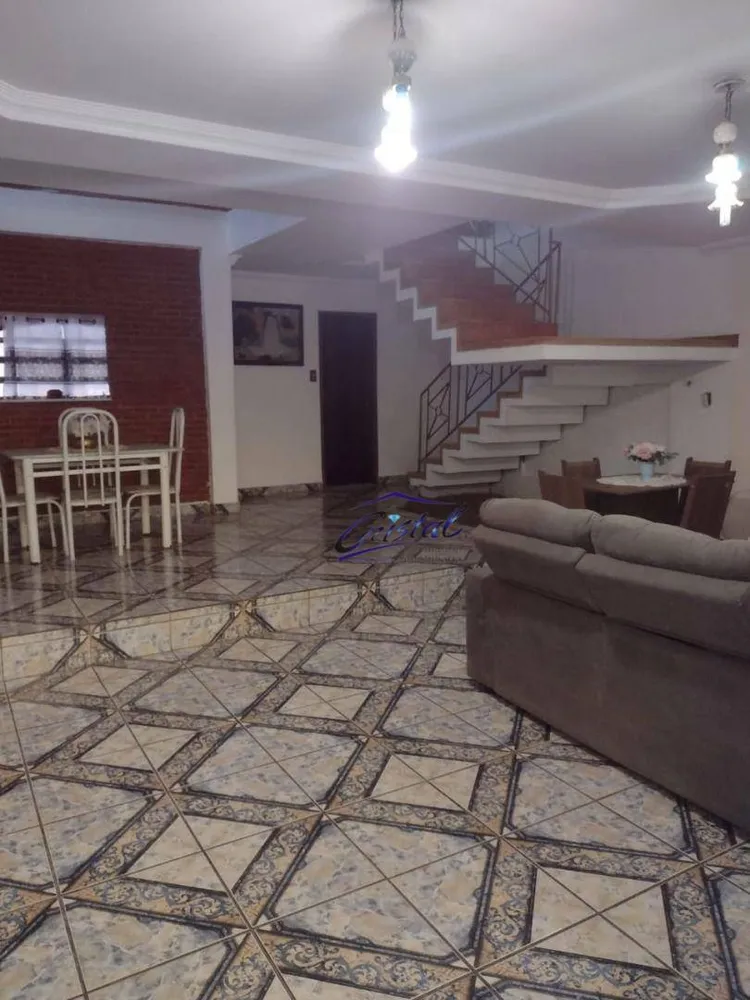Casa, 3 quartos, 245 m² - Foto 3