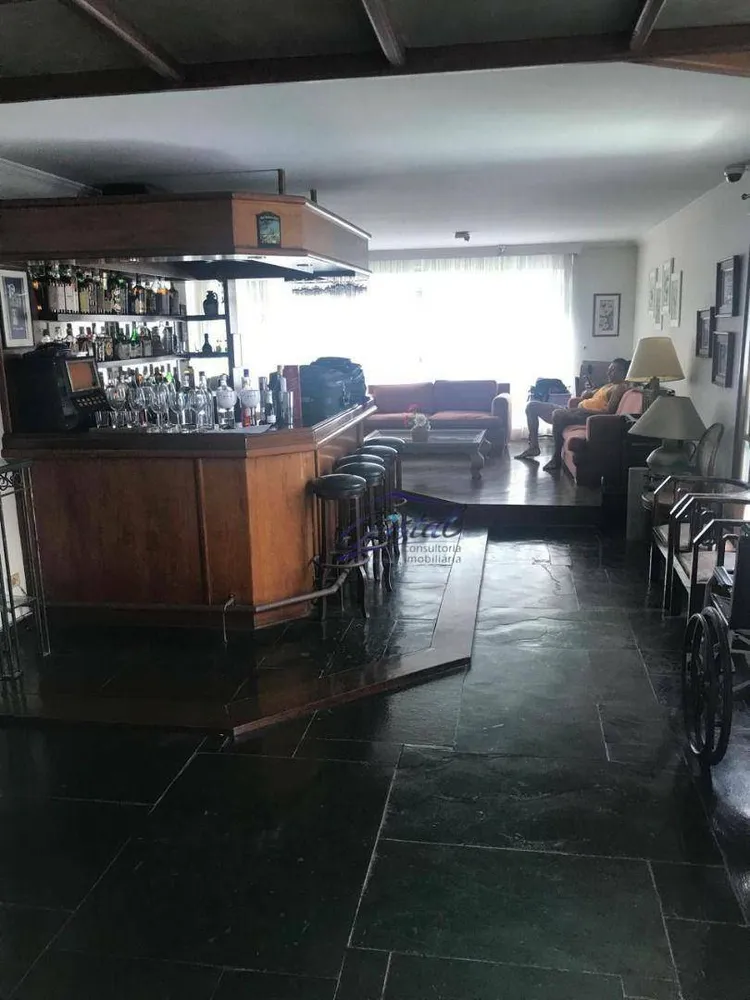 Apartamento, 3 quartos, 240 m² - Foto 1
