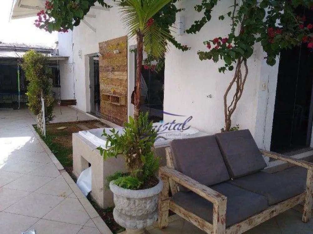 Casa, 3 quartos, 215 m² - Foto 1