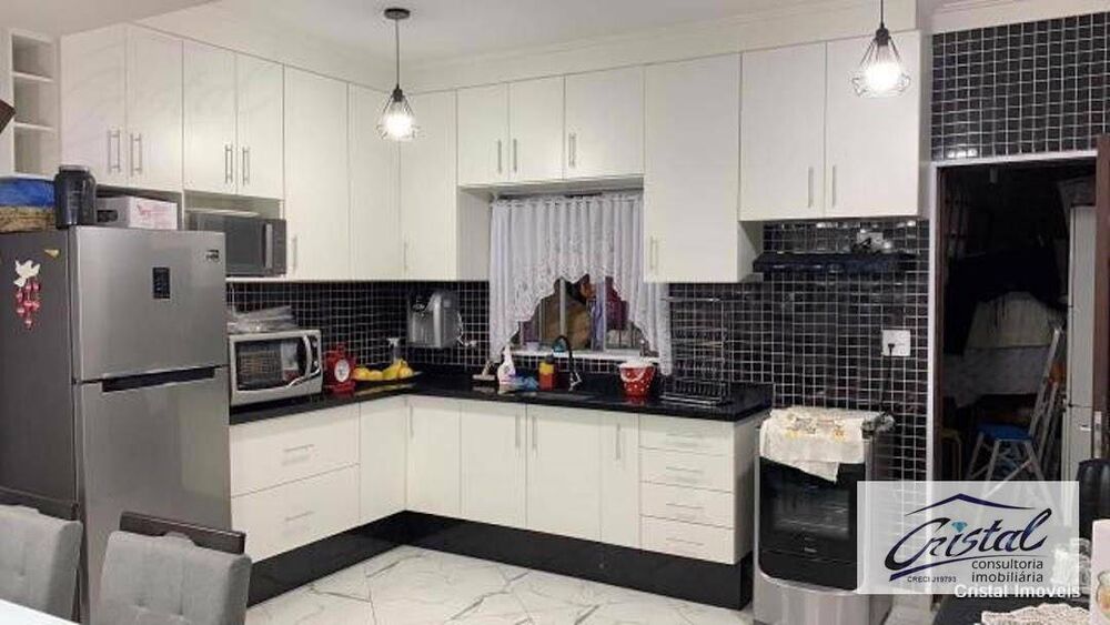 Casa à venda com 3 quartos, 220m² - Foto 1
