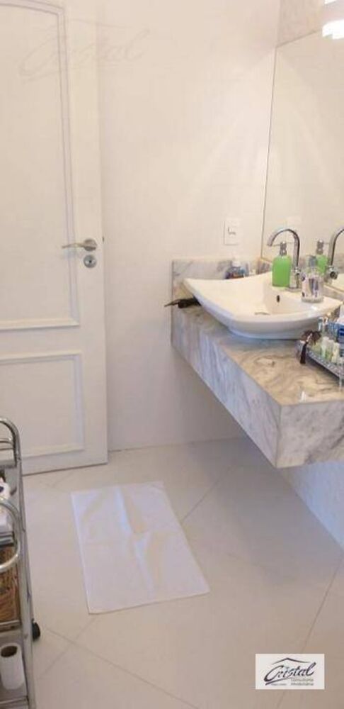 Casa para alugar com 3 quartos, 250m² - Foto 2