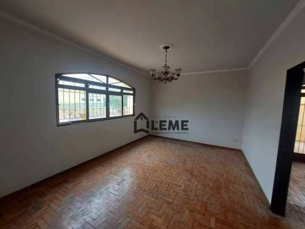 Casa à venda com 3 quartos, 194m² - Foto 4