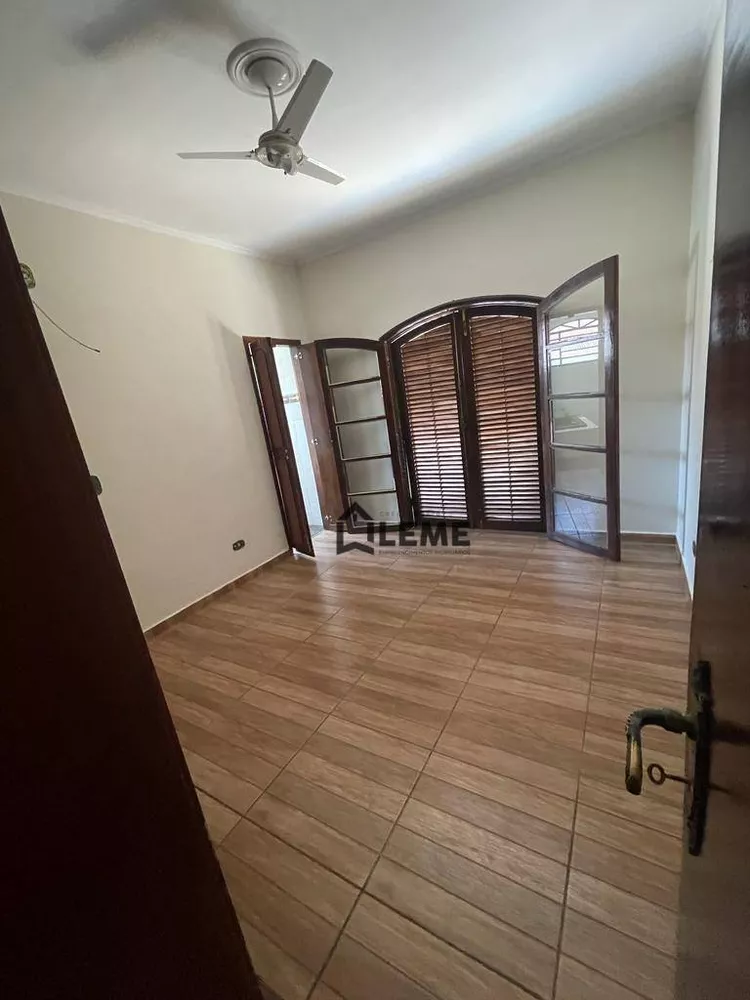 Casa, 4 quartos, 226 m² - Foto 1