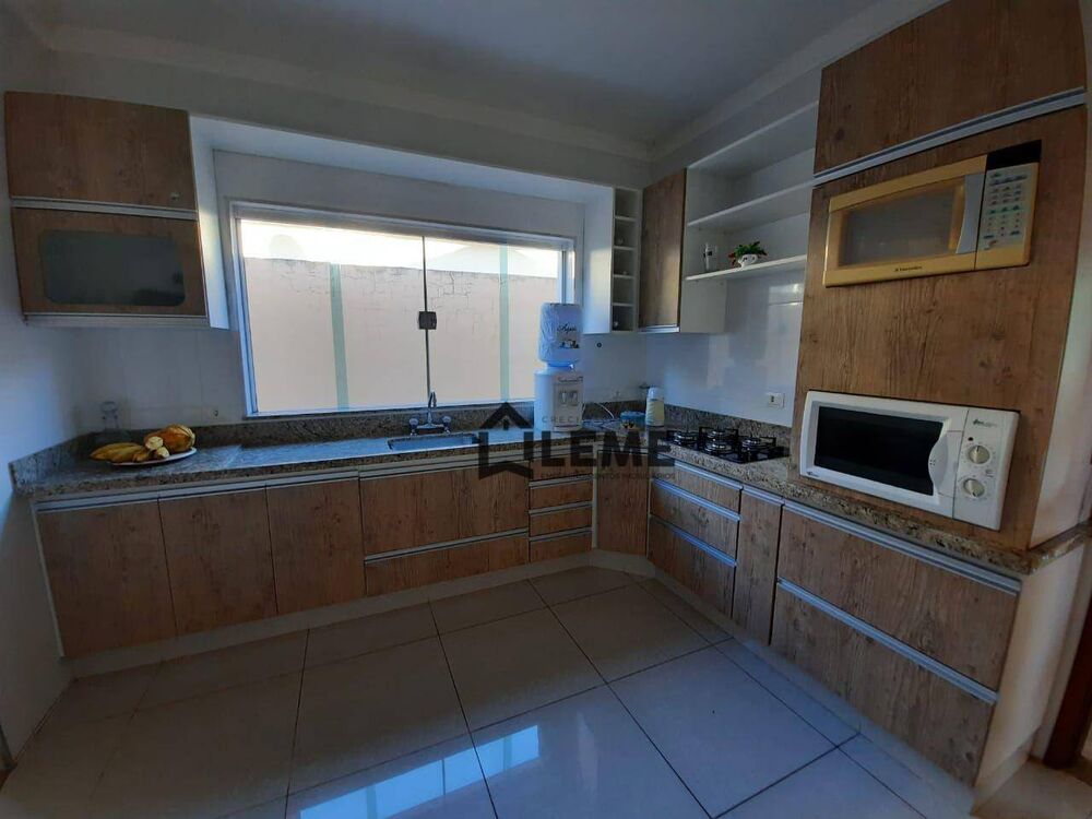Casa, 3 quartos, 252 m² - Foto 24