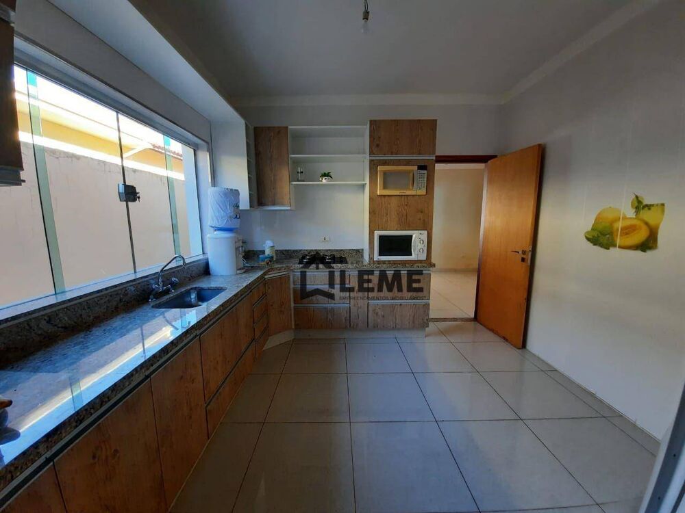 Casa, 3 quartos, 252 m² - Foto 9