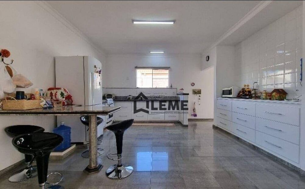Casa, 3 quartos, 380 m² - Foto 3