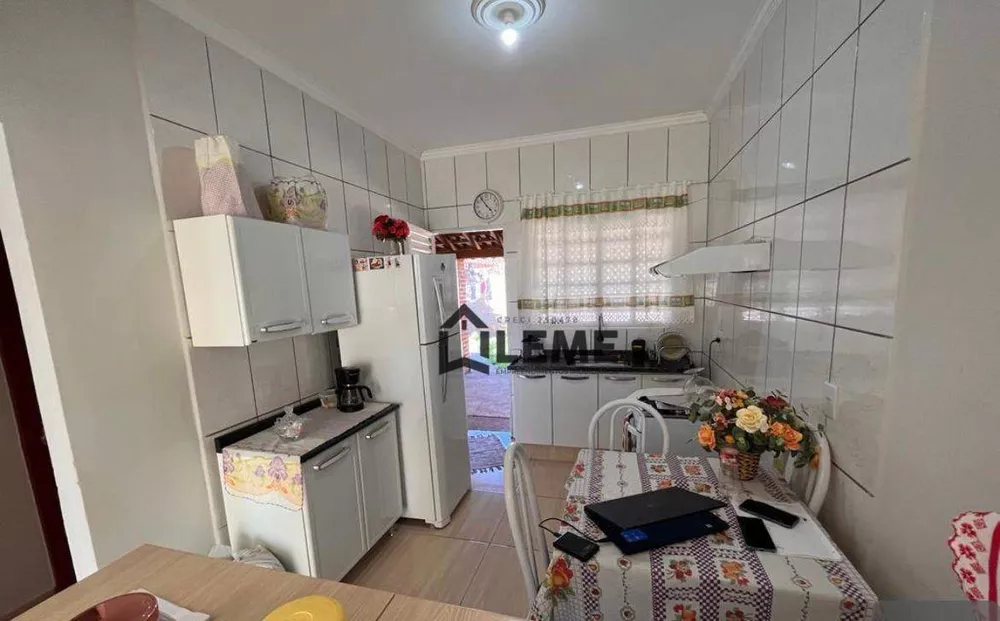 Casa à venda com 2 quartos, 90m² - Foto 8