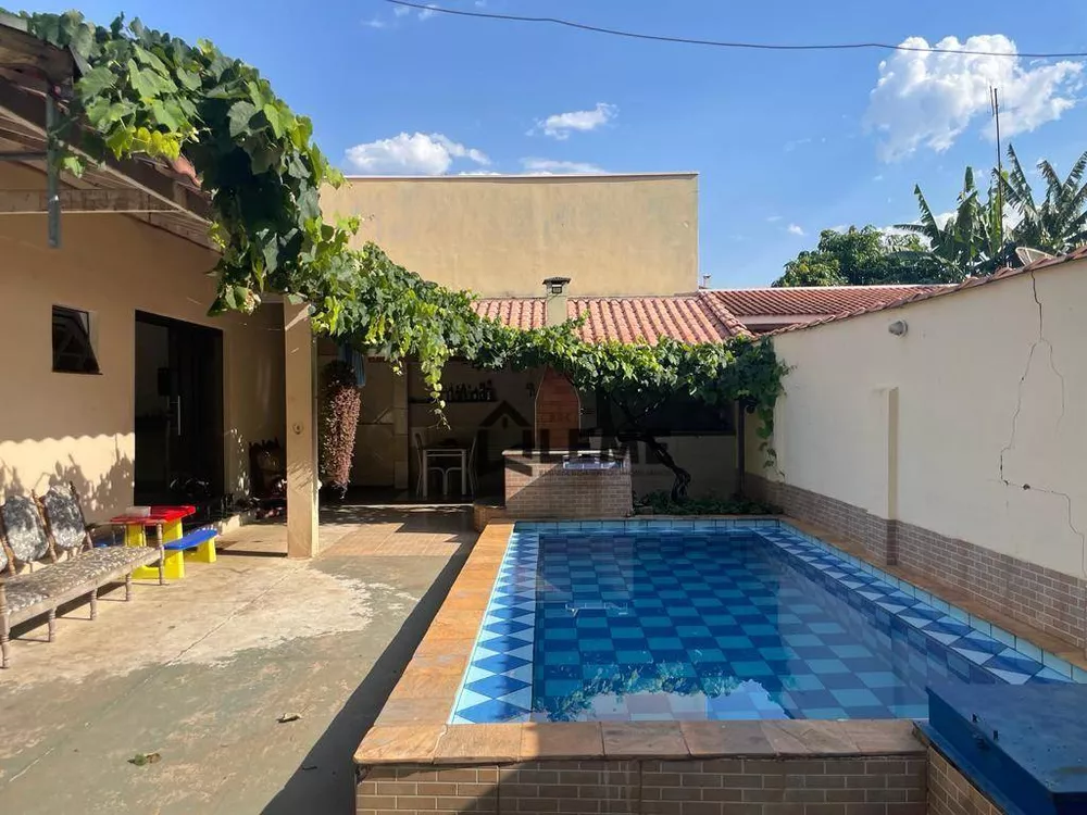 Casa à venda com 4 quartos, 149m² - Foto 1