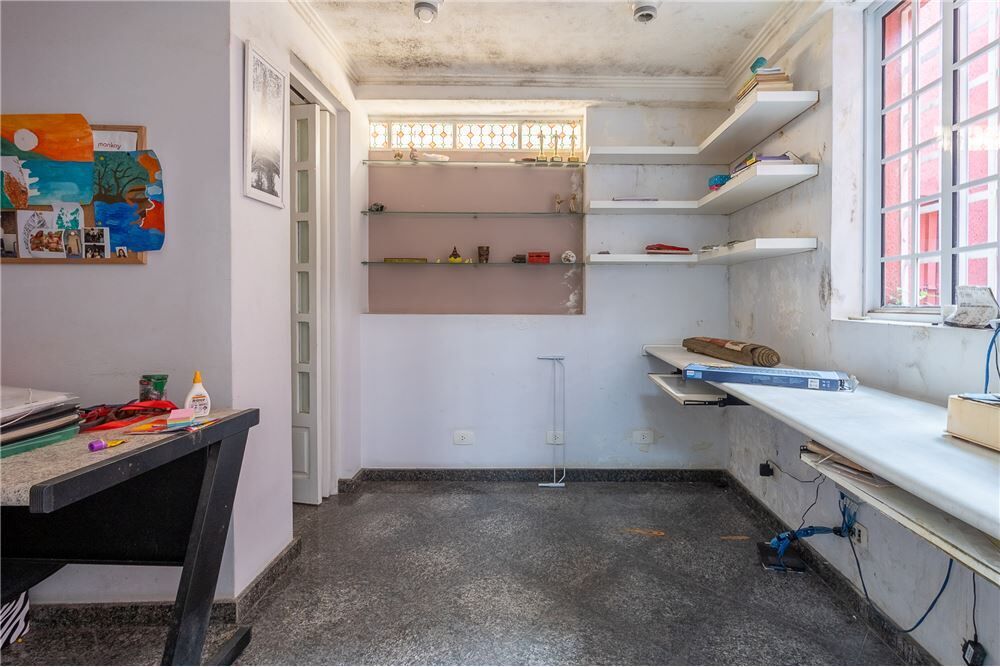 Casa à venda com 8 quartos, 412m² - Foto 1