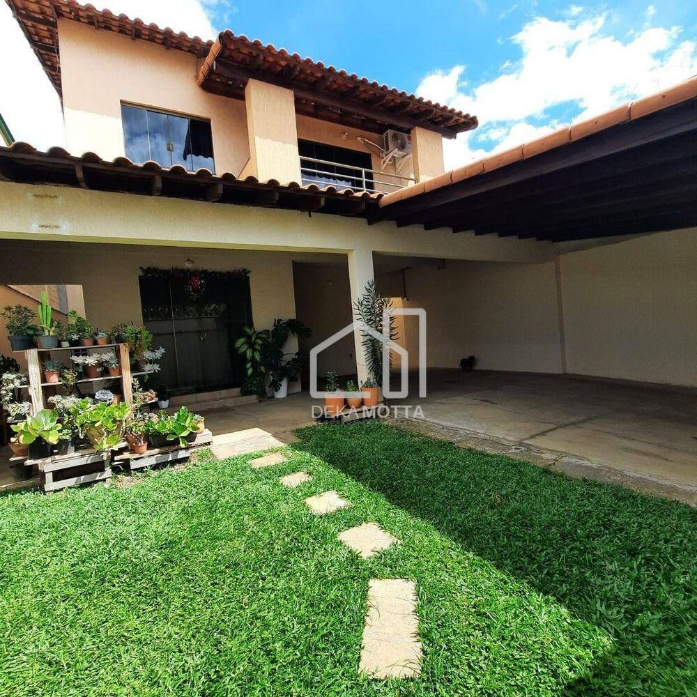 Casa à venda com 3 quartos, 234m² - Foto 1