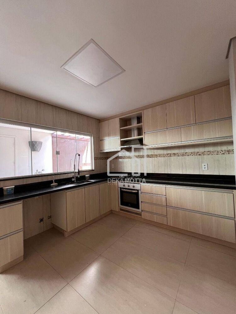Casa, 3 quartos, 240 m² - Foto 1