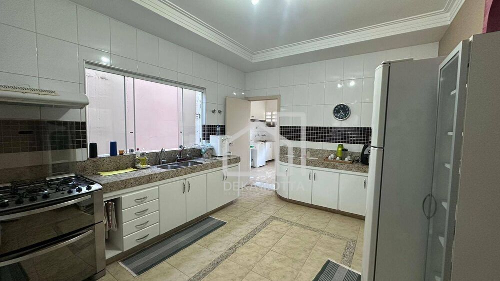 Casa, 4 quartos, 225 m² - Foto 4